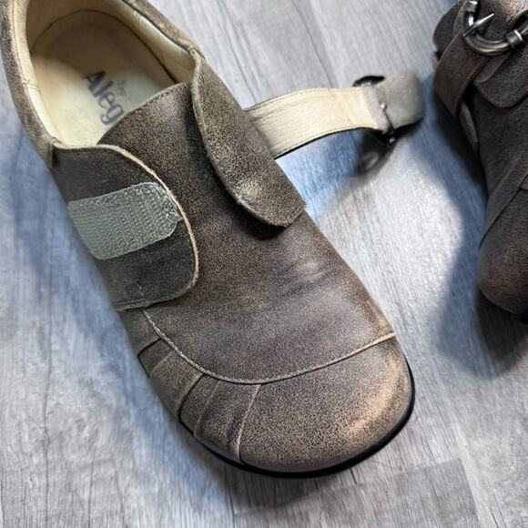 Alegria Womens Khloe Clogs Shoes Brown Leather Distressed Size 37 US 6.5 - Picture 2 of 8